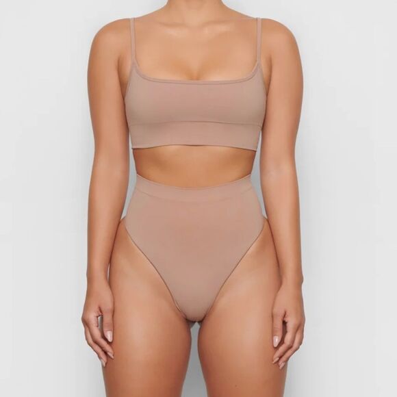 SKIMS Seamless Sculpt Mid Waist Thong L Sienna Brand New - Picture 2 of 7